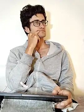 Loggan donnelly online show from 03/25/26, 10:41