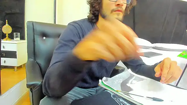 Snapshot of Loggan_donnelly chatting on 03/06/25, 08:59 Loggan donnelly online show from 03/06/25, 08:59