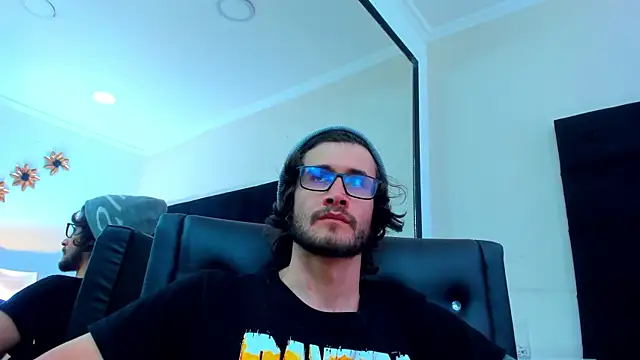 Snapshot of Loggan_donnelly chatting on 02/23/25, 12:41 Loggan donnelly online show from 02/23/25, 12:41
