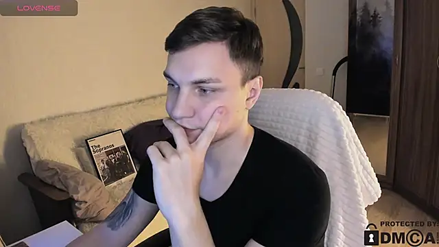 handsome guy01 online show from 10/11/25, 04:19