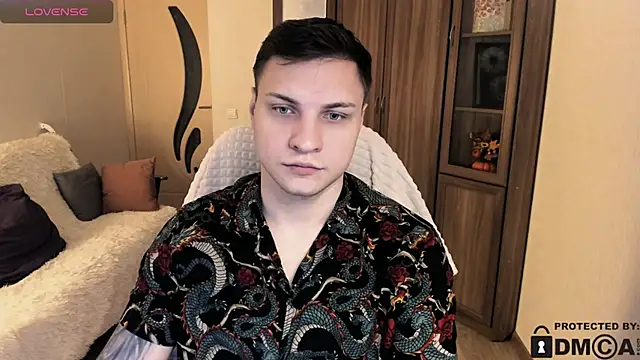 handsome guy01 online show from 11/11/25, 05:24