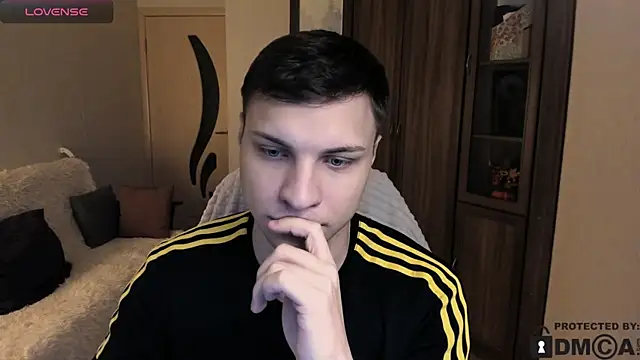 handsome guy01 online show from 11/10/25, 05:23