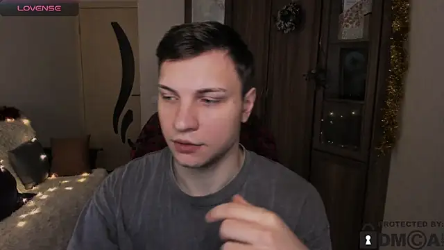 handsome guy01 online show from 11/28/25, 12:00