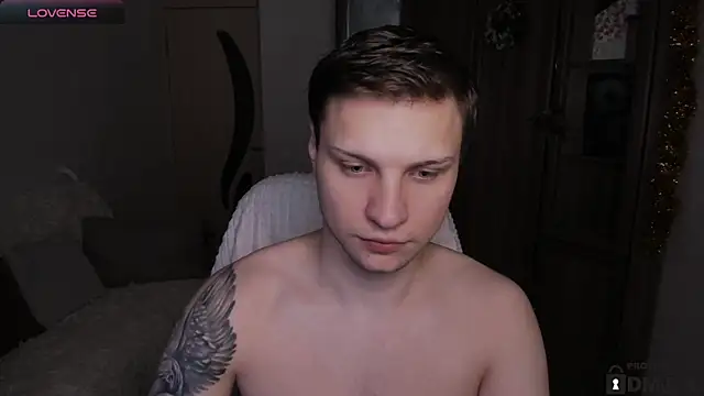 Snapshot of handsome_guy01 chatting on 12/22/25, 06:41 handsome guy01 online show from 12/22/25, 06:41