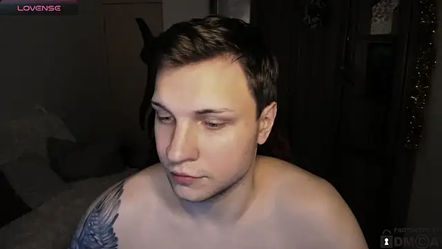 handsome guy01 online show from 12/18/25, 02:49