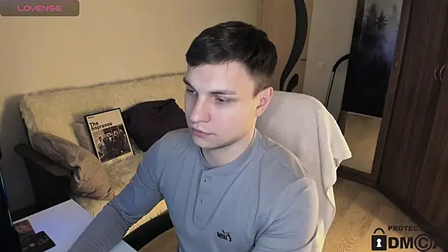 handsome guy01 online show from 10/10/25, 07:04