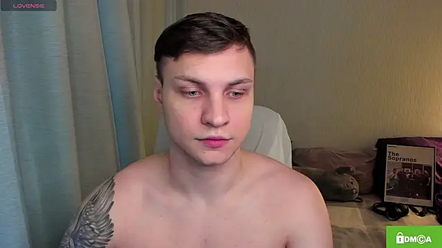Snapshot of handsome_guy01 chatting on 05/06/26, 05:28 handsome guy01 online show from 05/06/26, 05:28