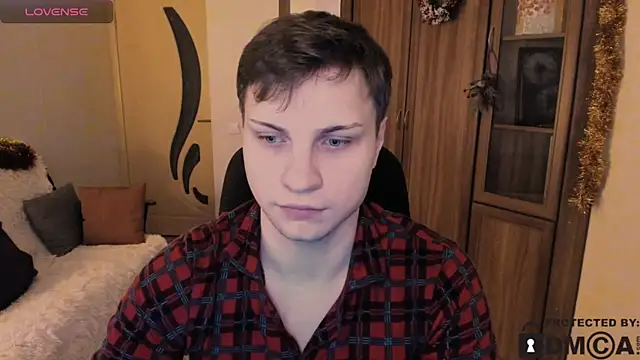 handsome guy01 online show from 12/15/25, 10:04