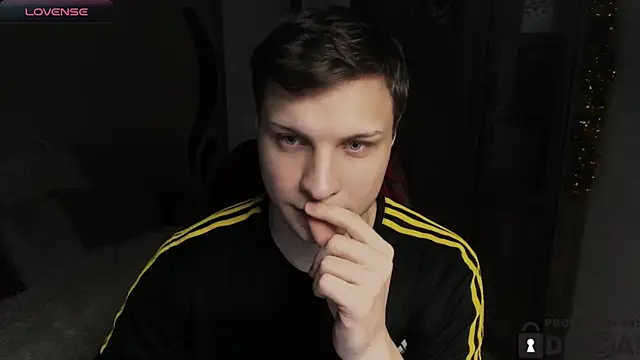 handsome guy01 online show from 12/16/25, 08:57