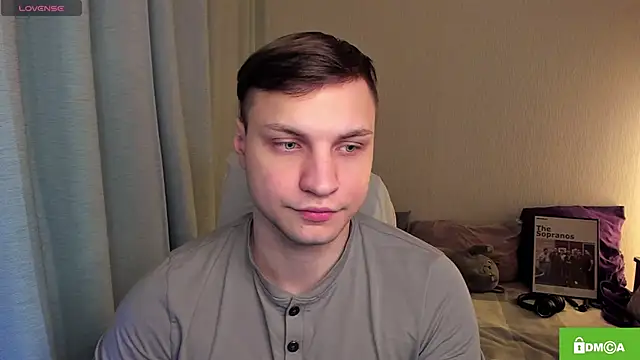 Snapshot of handsome_guy01 chatting on 05/07/26, 06:44 handsome guy01 online show from 05/07/26, 06:44