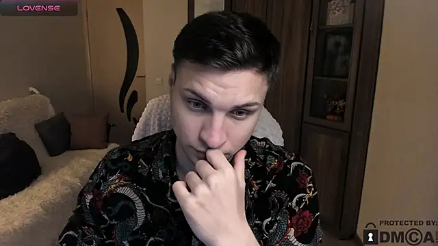 handsome guy01 online show from 11/06/25, 05:17