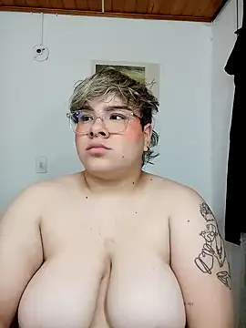 Snapshot of amalia_love chatting on 12/28/24, 08:25 amalia love online show from 12/28/24, 08:25