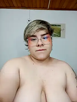 Snapshot of amalia_love chatting on 02/08/25, 12:38 amalia love online show from 02/08/25, 12:38