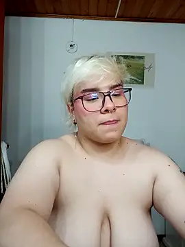 Snapshot of amalia_love chatting on 10/09/25, 05:19 amalia love online show from 10/09/25, 05:19
