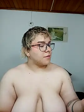 amalia love online show from 12/18/25, 01:37