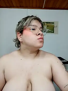 Snapshot of amalia_love chatting on 01/18/25, 06:24 amalia love online show from 01/18/25, 06:24