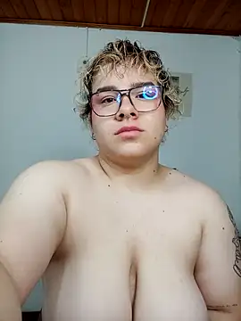 amalia love online show from 12/14/25, 12:33