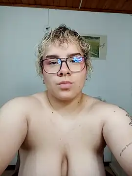 amalia love online show from 12/04/25, 03:44