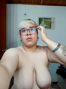 Snapshot of amalia_love chatting on 10/18/25, 06:04 amalia love online show from 10/18/25, 06:04