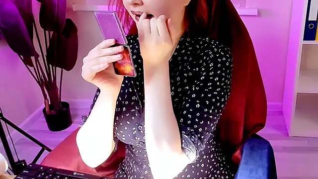 CarolGiggly online show from 12/17/25, 08:19