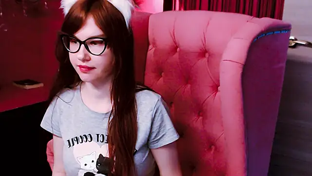 Snapshot of CarolGiggly chatting on 12/01/24, 04:34 CarolGiggly online show from 12/01/24, 04:34