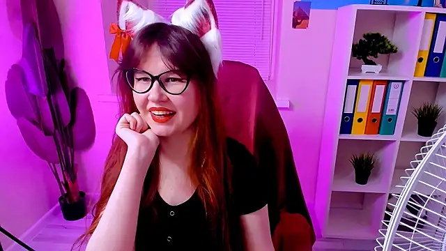 Snapshot of CarolGiggly chatting on 10/17/25, 03:43 CarolGiggly online show from 10/17/25, 03:43