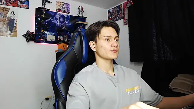 Snapshot of sr_jaeger chatting on 10/21/25, 01:10 sr jaeger online show from 10/21/25, 01:10