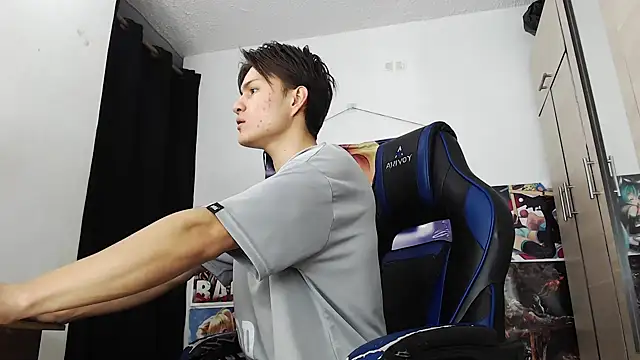 Snapshot of sr_jaeger chatting on 11/18/25, 01:25 sr jaeger online show from 11/18/25, 01:25