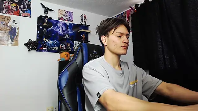 Snapshot of sr_jaeger chatting on 10/13/25, 12:40 sr jaeger online show from 10/13/25, 12:40