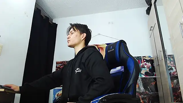 Snapshot of sr_jaeger chatting on 11/21/25, 01:43 sr jaeger online show from 11/21/25, 01:43