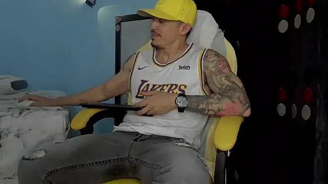 Alex motta online show from 10/31/25, 03:36