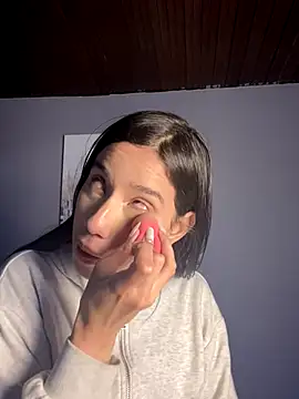 Snapshot of Praga_Pink chatting on 12/18/25, 11:36 Praga Pink online show from 12/18/25, 11:36