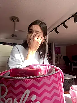 Snapshot of Praga_Pink chatting on 11/21/25, 01:32 Praga Pink online show from 11/21/25, 01:32