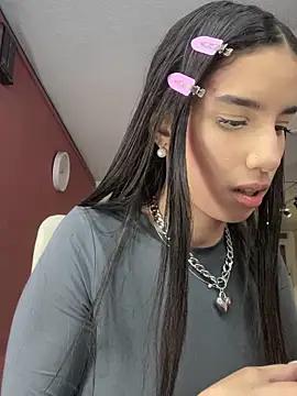 Snapshot of Praga_Pink chatting on 10/23/25, 02:10 Praga Pink online show from 10/23/25, 02:10