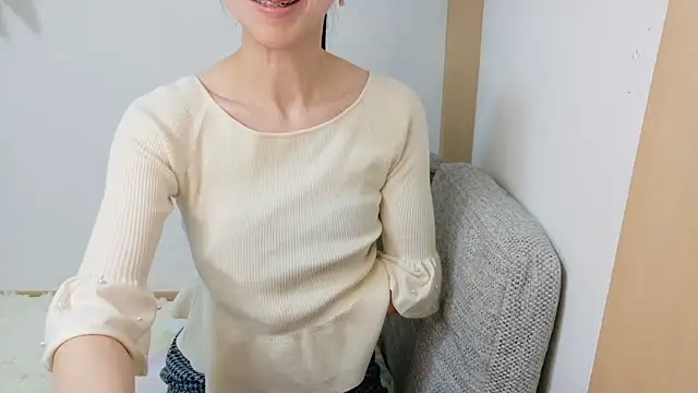 Hana-tan online show from 12/16/25, 10:47