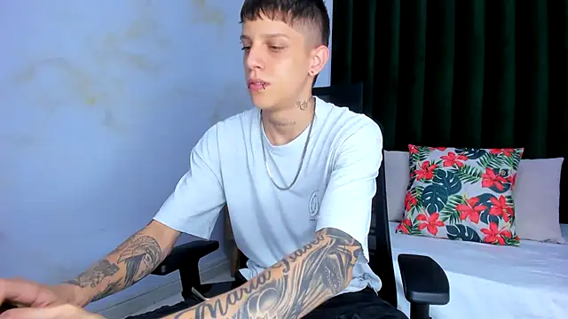 Adam hard  online show from 02/05/25, 07:42