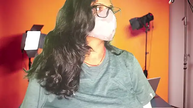 Snapshot of mamoni91 chatting on 09/19/25, 02:15 mamoni91 online show from 09/19/25, 02:15