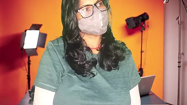 Snapshot of mamoni91 chatting on 09/21/25, 01:44 mamoni91 online show from 09/21/25, 01:44