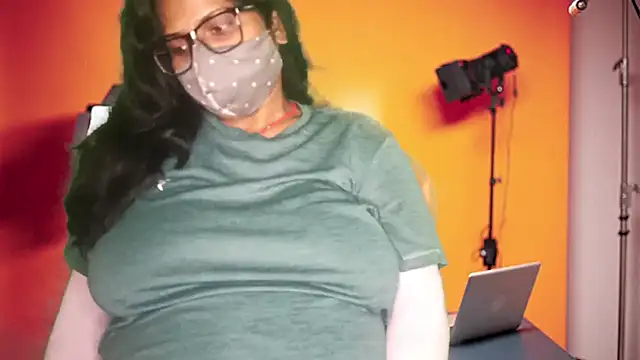 Snapshot of mamoni91 chatting on 10/16/25, 03:15 mamoni91 online show from 10/16/25, 03:15