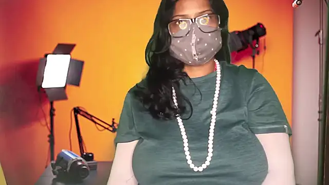 Snapshot of mamoni91 chatting on 09/28/25, 02:29 mamoni91 online show from 09/28/25, 02:29