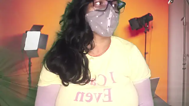 Snapshot of mamoni91 chatting on 10/15/25, 02:43 mamoni91 online show from 10/15/25, 02:43