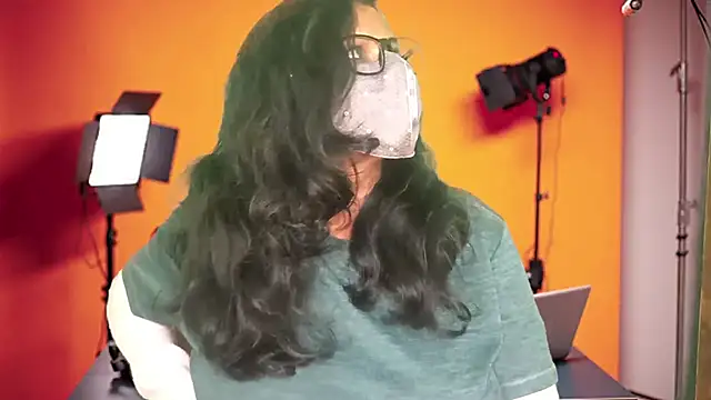 Snapshot of mamoni91 chatting on 09/13/25, 03:06 mamoni91 online show from 09/13/25, 03:06