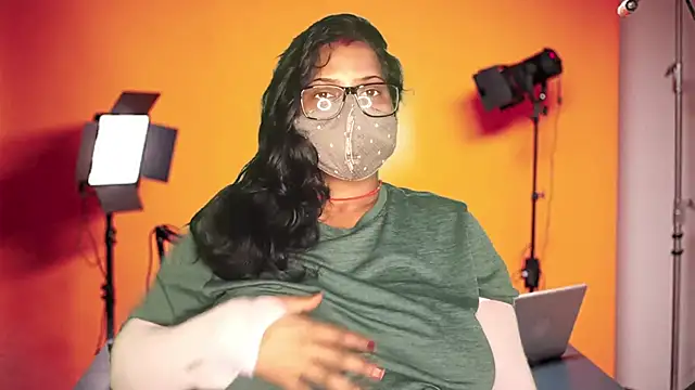 Snapshot of mamoni91 chatting on 10/29/25, 03:16 mamoni91 online show from 10/29/25, 03:16