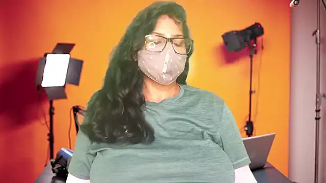 Snapshot of mamoni91 chatting on 10/31/25, 03:14 mamoni91 online show from 10/31/25, 03:14