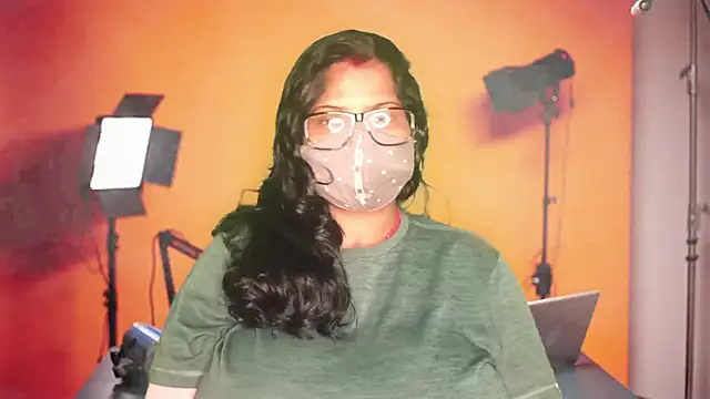 Snapshot of mamoni91 chatting on 10/28/25, 03:40 mamoni91 online show from 10/28/25, 03:40