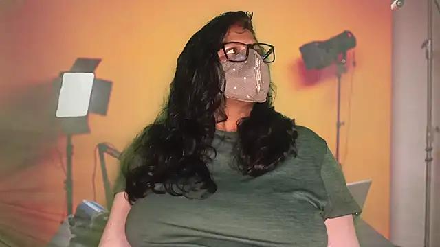 Snapshot of mamoni91 chatting on 10/11/25, 03:51 mamoni91 online show from 10/11/25, 03:51