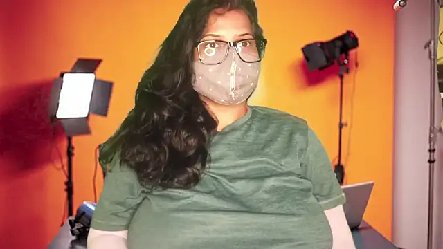 Snapshot of mamoni91 chatting on 10/26/25, 03:18 mamoni91 online show from 10/26/25, 03:18