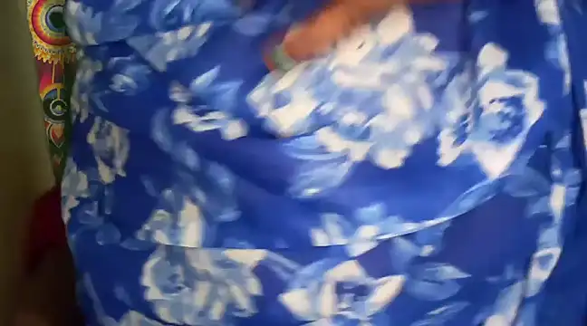 Snapshot of mamoni91 chatting on 03/14/25, 03:04 mamoni91 online show from 03/14/25, 03:04