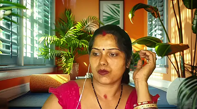 Snapshot of mamoni91 chatting on 03/23/25, 03:32 mamoni91 online show from 03/23/25, 03:32