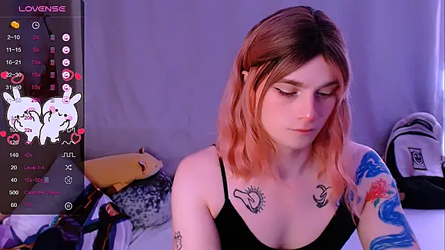 Snapshot of Alice_Hells chatting on 10/20/25, 06:48 Alice Hells online show from 10/20/25, 06:48